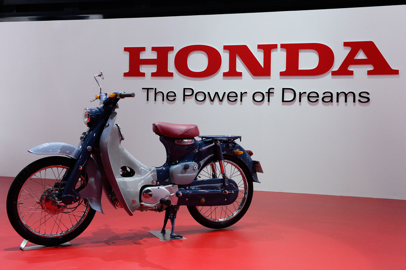 Illustration for article titled This Is What Happens When You Turn A Honda Super Cub Into A Badass Racer